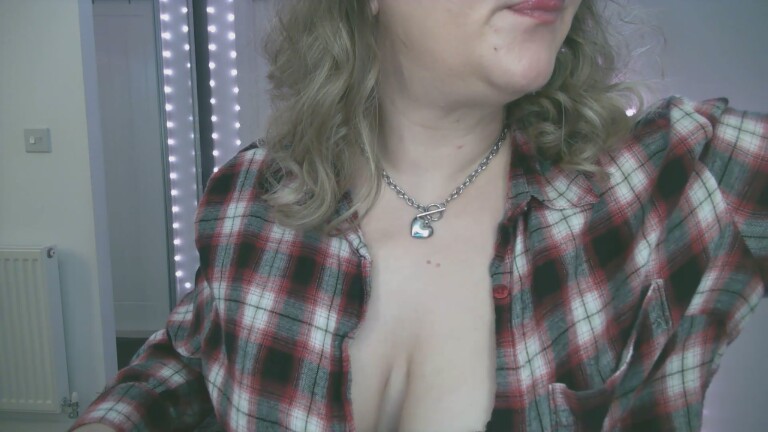 LadybirdXoX's Streamate show and profile