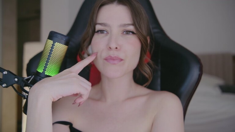 HelloAlice's Streamate show and profile