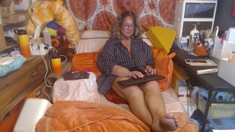 ClaudiaMidwestWife's Streamate show and profile