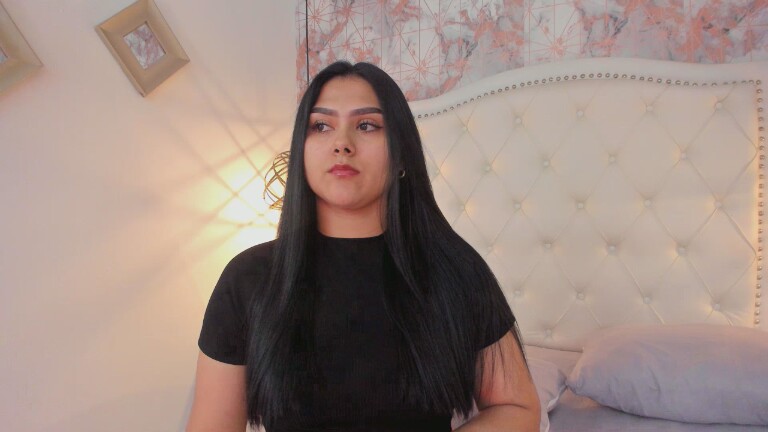 SaharaLyn's Streamate show and profile