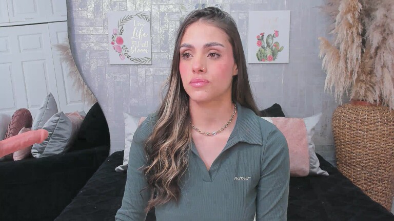 SaraBacker's Streamate show and profile