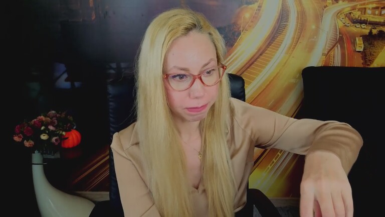 SofiaChastain's Streamate show and profile