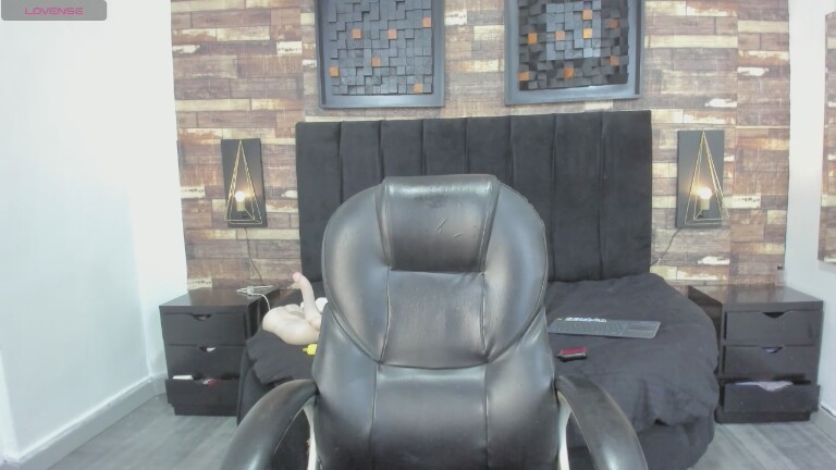 KendraLerooy's Streamate show and profile