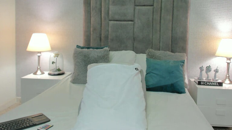 ZairaAbad's Streamate show and profile