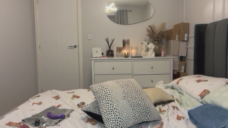 PeacheyyStuff's Streamate show and profile