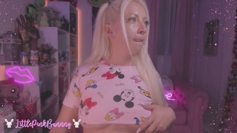 LittlePinkBunnny's Streamate show and profile