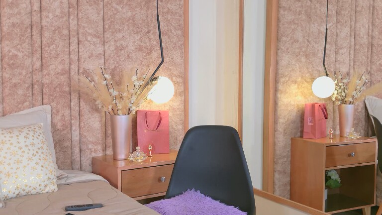 IsaRose's Streamate show and profile