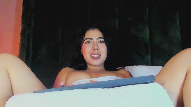 TaniaRedd's Streamate show and profile