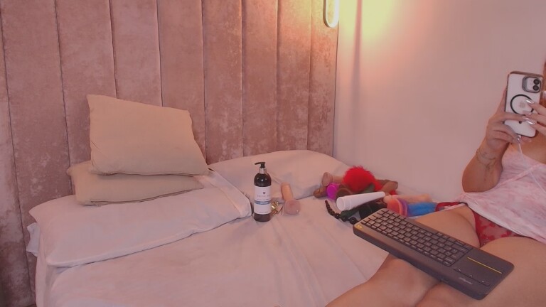 Karoline_606's Streamate show and profile