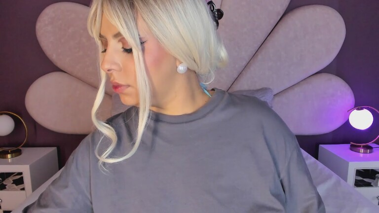 Emmy_Pierce's Streamate show and profile