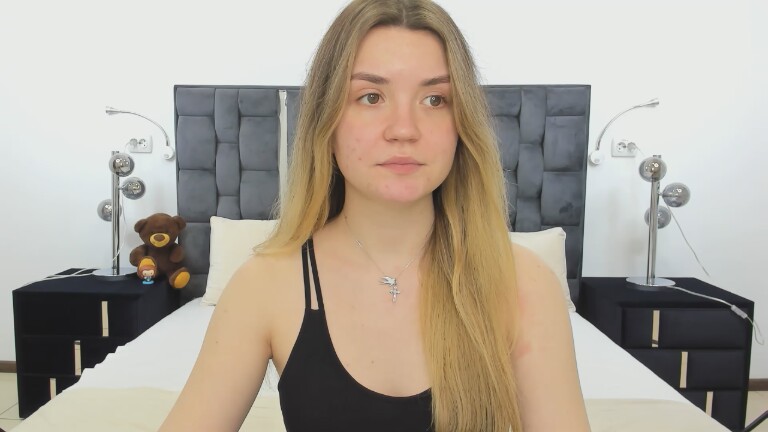 Reneswee's Streamate show and profile