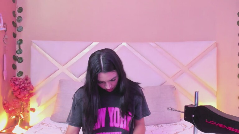 SaraSstonee's Streamate show and profile