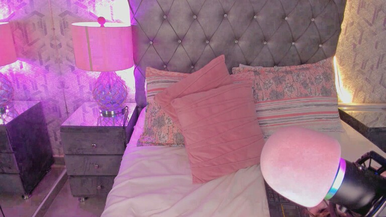 MaddieWaves's Streamate show and profile