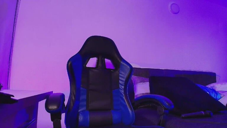 Emma_Sanin's Streamate show and profile