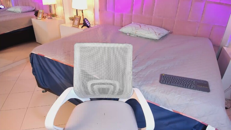 NyraVanee's Streamate show and profile