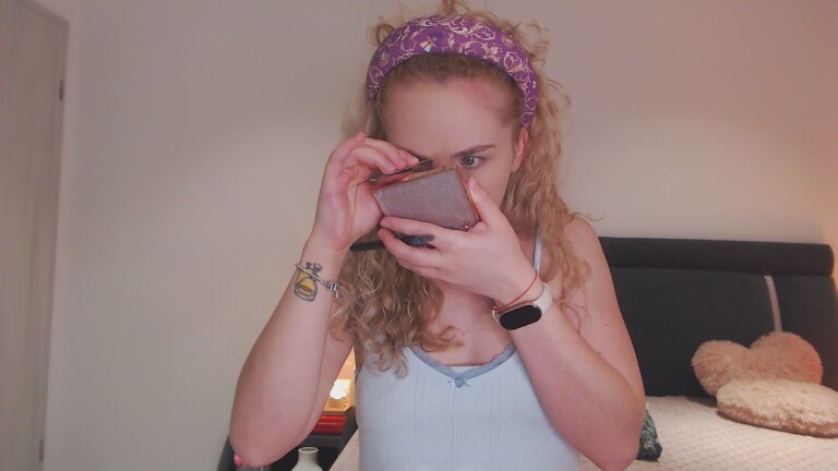 EVYE's Streamate show and profile