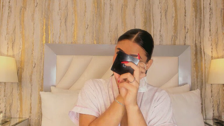 Sara_Hanniston's Streamate show and profile