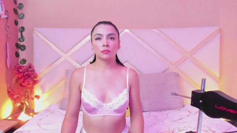 SaraSstonee's Streamate show and profile