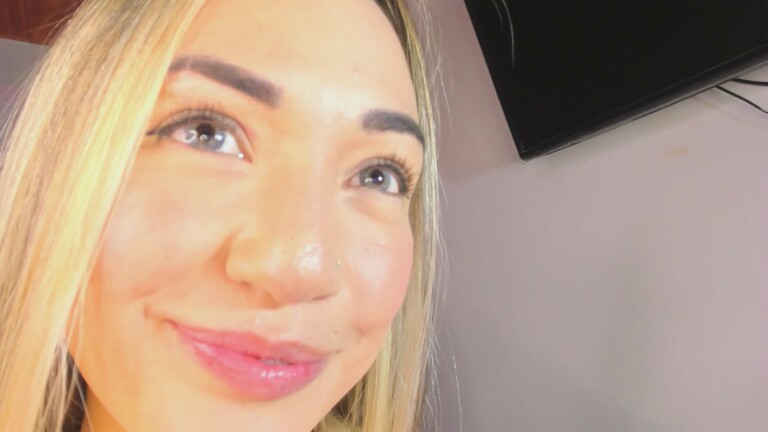 Sara019's Streamate show and profile