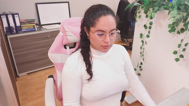 SharaThomas's Streamate show and profile