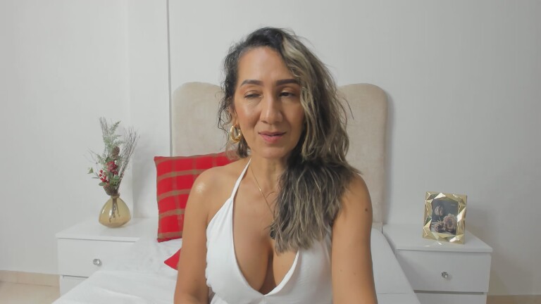 MaliaDavis's Streamate show and profile