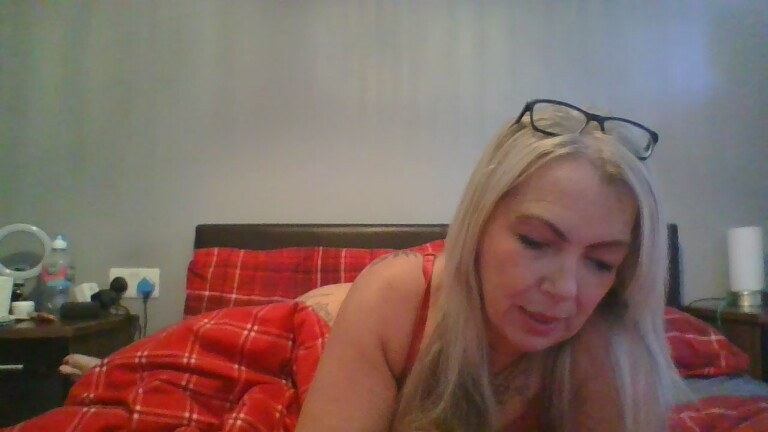 Elly49's Streamate show and profile