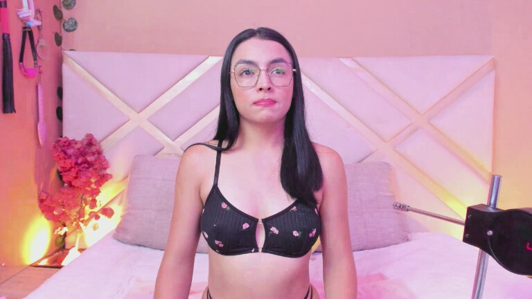 SaraSstonee's Streamate show and profile