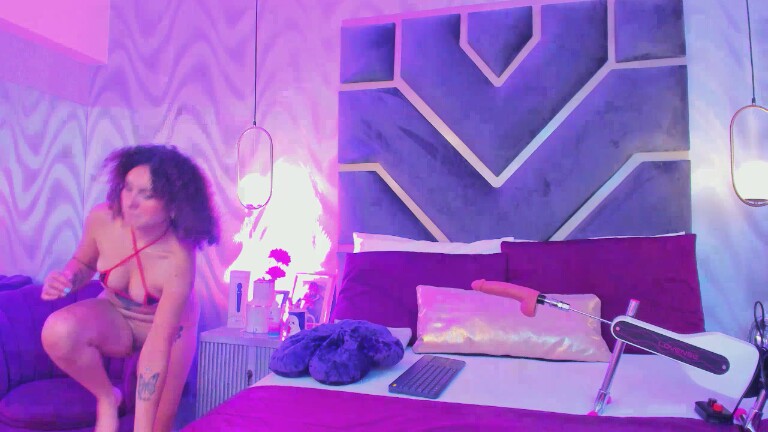 HollyJhonson's Streamate show and profile