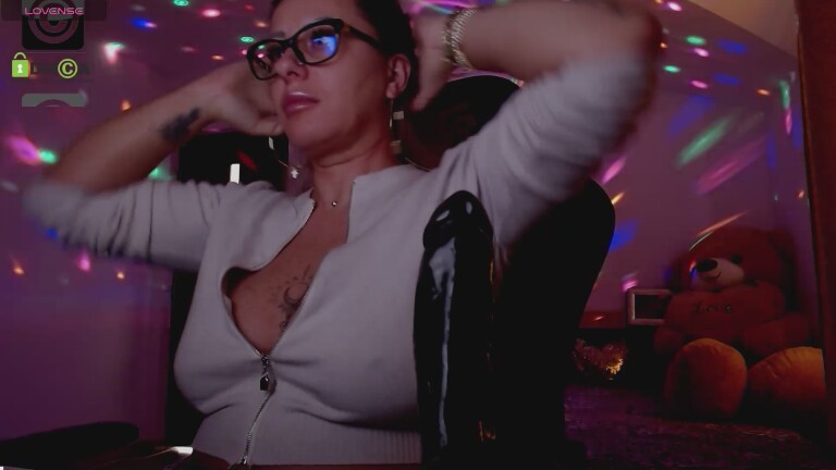 SonyaDevon's Streamate show and profile