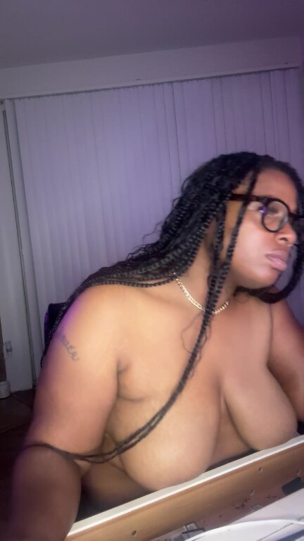 QueenDomi's Streamate show and profile