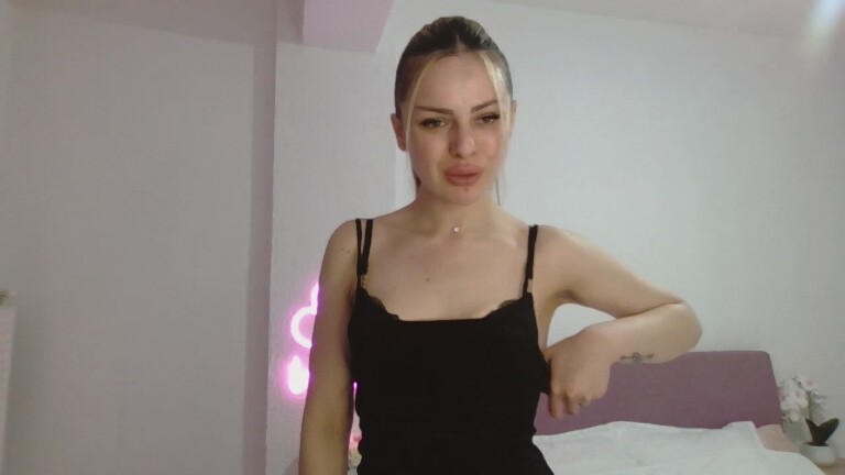 EMYILIA's Streamate show and profile