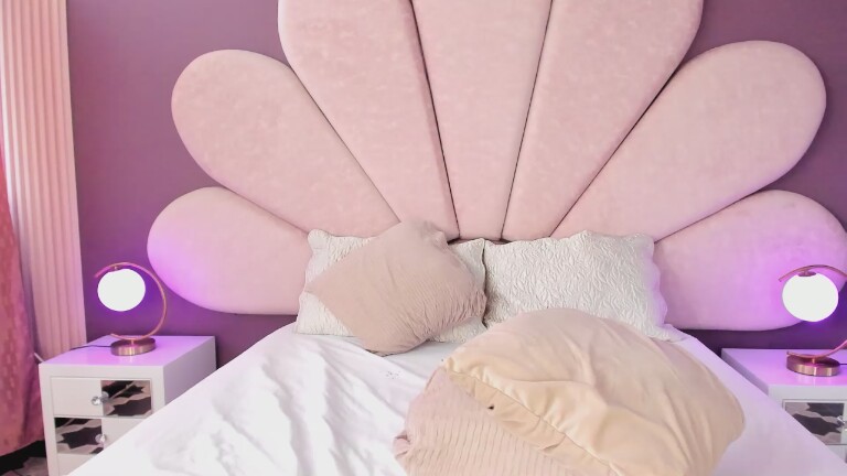 Emmy_Pierce's Streamate show and profile