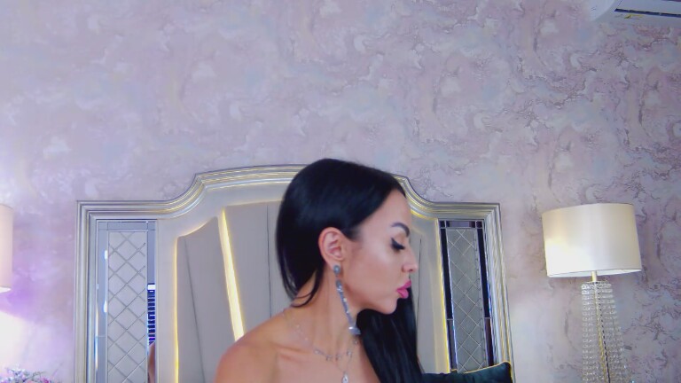 Issadorra's Streamate show and profile