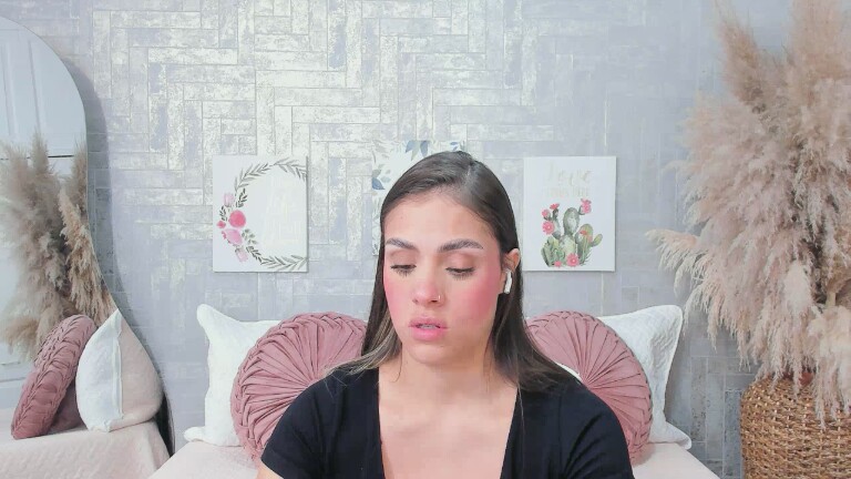 SaraBacker's Streamate show and profile