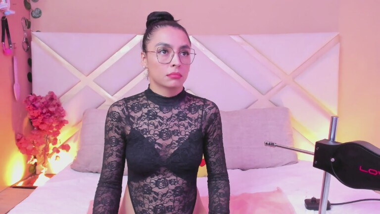 SaraSstonee's Streamate show and profile