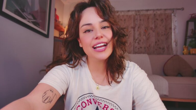 Aerin's Streamate show and profile