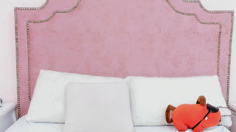 Alisha_Kitty's Streamate show and profile