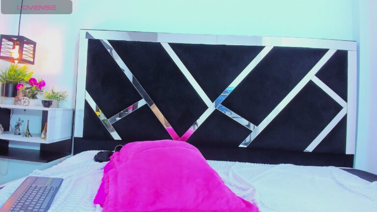 iisabellanoa's Streamate show and profile