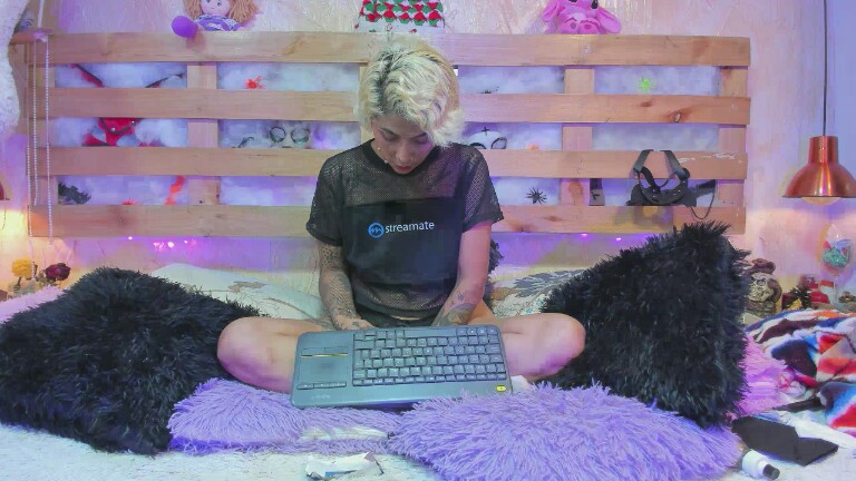 AmbeerLie's Streamate show and profile