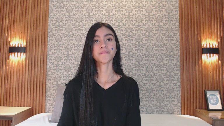 Charlotte_18's Streamate show and profile